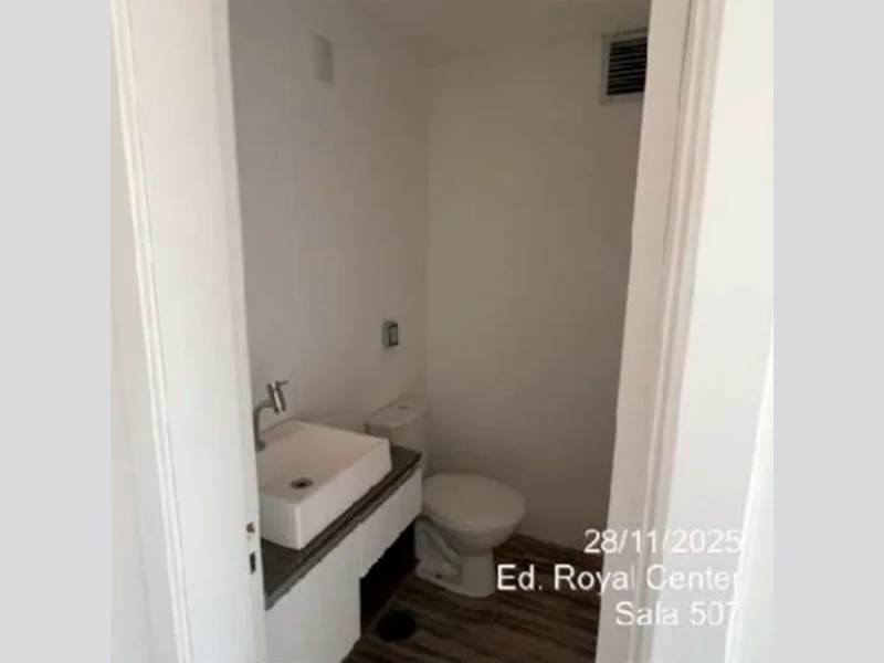 Foto 6 de 6: Comercial em leilão em Porto Alegre - RS, bairro Higienópolis — Sala - Porto Alegre - RS