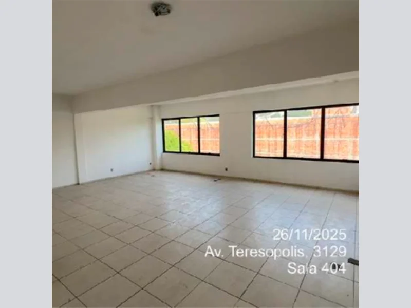 Foto 5 de 12: Comercial em leilão em Porto Alegre - RS, bairro Teresópolis — Sala - Porto Alegre - RS