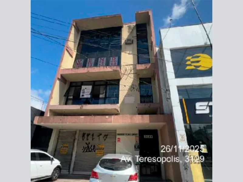 Foto 8 de 12: Comercial em leilão em Porto Alegre - RS, bairro Teresópolis — Sala - Porto Alegre - RS