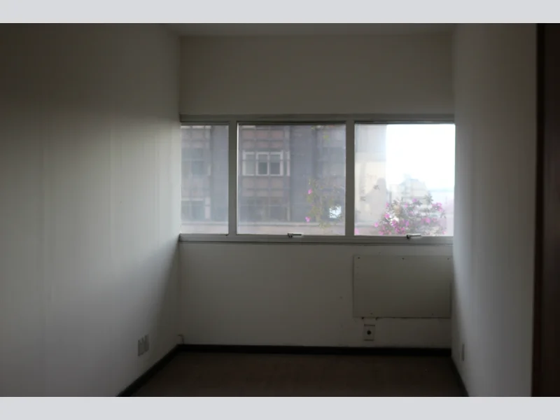 Foto 5 de 6: Comercial em leilão em Porto Alegre - RS, bairro Higienópolis — Sala - Porto Alegre - RS