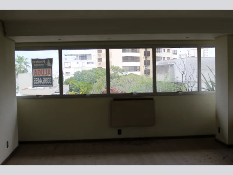 Foto 3 de 7: Comercial em leilão em Porto Alegre - RS, bairro Higienópolis — Sala - Porto Alegre - RS