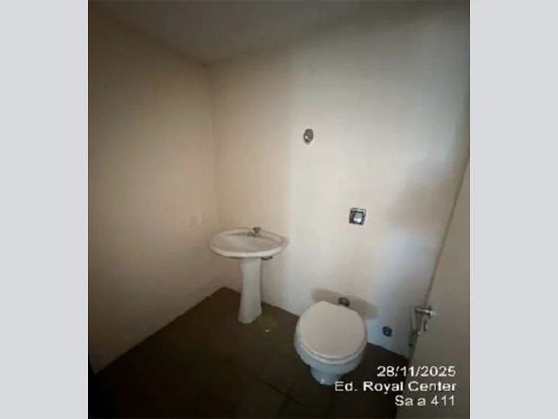 Foto 6 de 6: Comercial em leilão em Porto Alegre - RS, bairro Higienópolis — Sala - Porto Alegre - RS