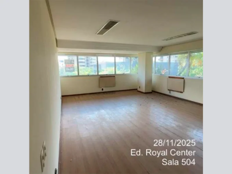 Foto 5 de 7: Comercial em leilão em Porto Alegre - RS, bairro Higienópolis — Sala - Porto Alegre - RS