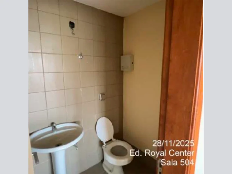 Foto 6 de 7: Comercial em leilão em Porto Alegre - RS, bairro Higienópolis — Sala - Porto Alegre - RS