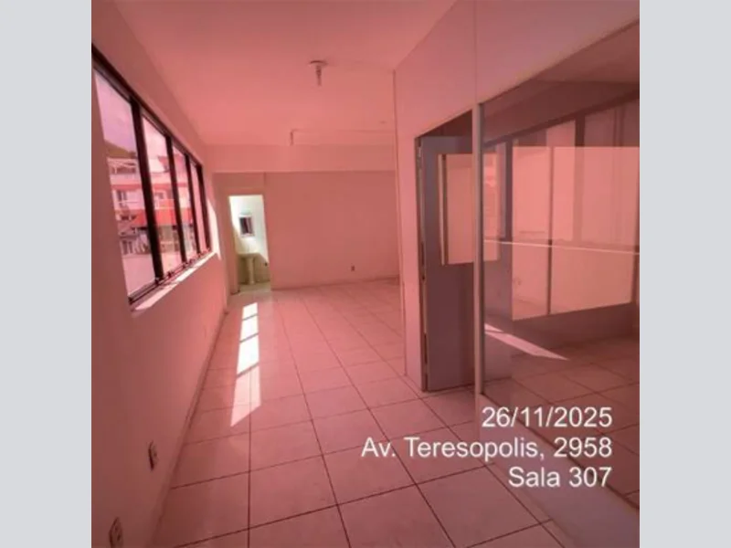 Foto 2 de 9: Comercial em leilão em Porto Alegre - RS, bairro Teresópolis — Sala - Porto Alegre - RS