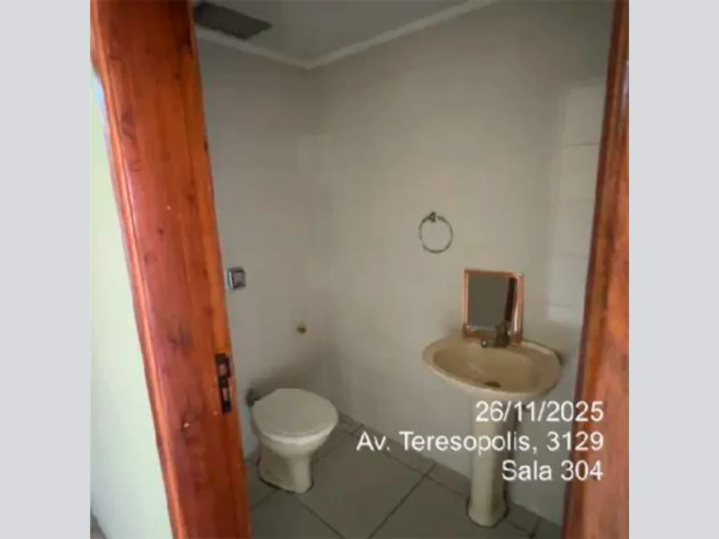Foto 1 de 11: Comercial em leilão em Porto Alegre - RS, bairro Teresópolis — Sala - Porto Alegre - RS