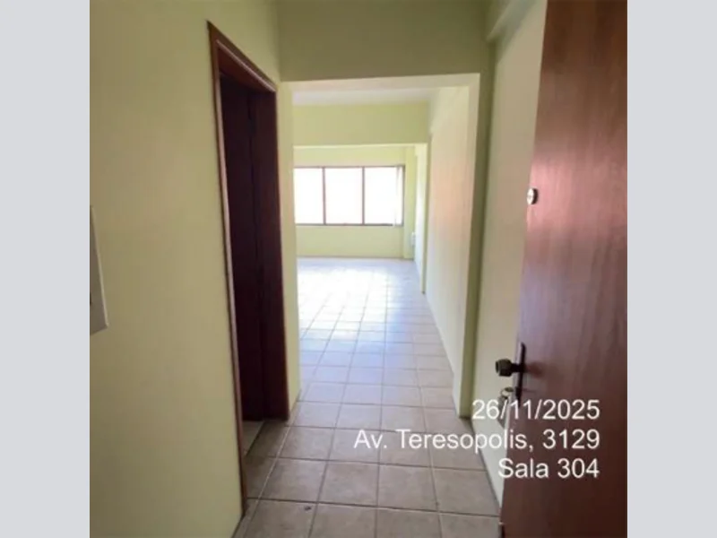 Foto 2 de 11: Comercial em leilão em Porto Alegre - RS, bairro Teresópolis — Sala - Porto Alegre - RS