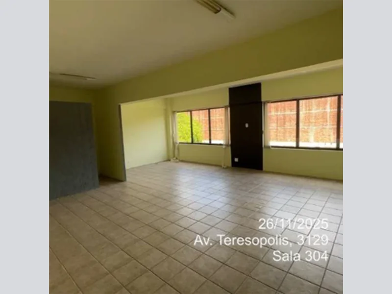 Foto 5 de 11: Comercial em leilão em Porto Alegre - RS, bairro Teresópolis — Sala - Porto Alegre - RS