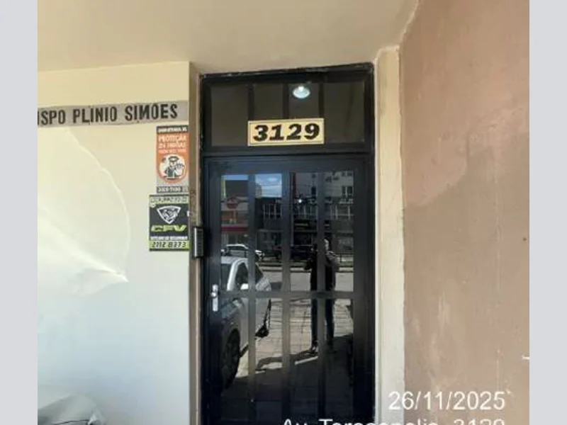 Foto 4 de 11: Comercial em leilão em Porto Alegre - RS, bairro Teresópolis — Sala - Porto Alegre - RS