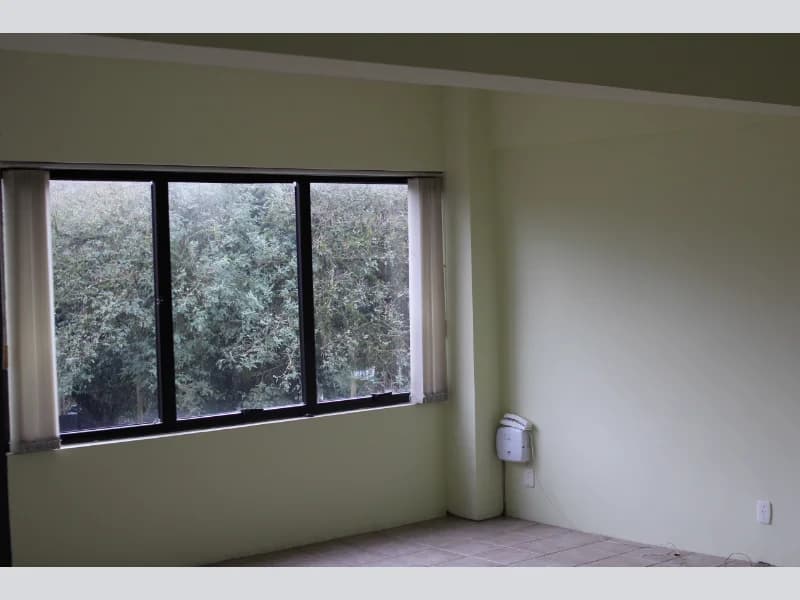 Foto 6 de 11: Comercial em leilão em Porto Alegre - RS, bairro Teresópolis — Sala - Porto Alegre - RS