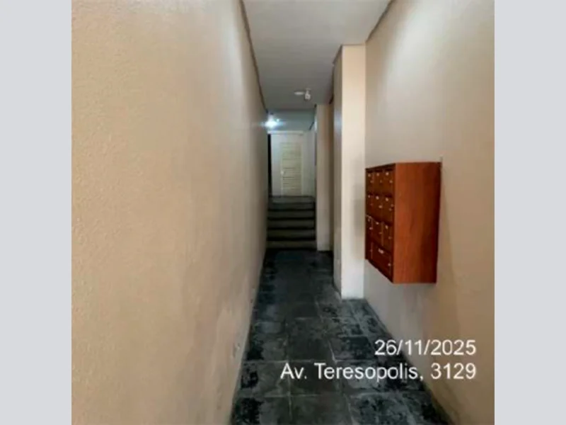 Foto 8 de 11: Comercial em leilão em Porto Alegre - RS, bairro Teresópolis — Sala - Porto Alegre - RS