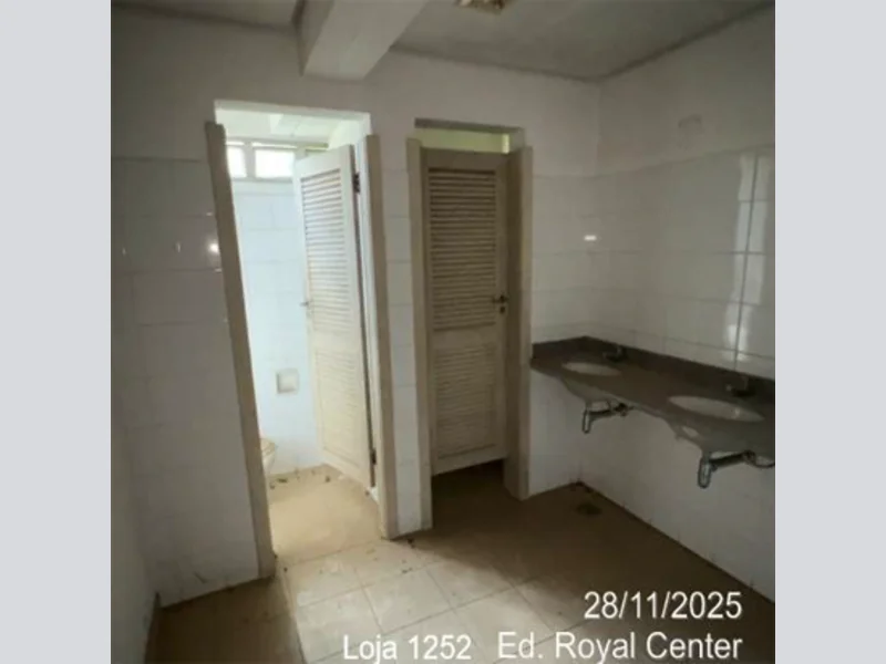 Foto 2 de 7: Comercial em leilão em Porto Alegre - RS, bairro Higienópolis — Loja - Porto Alegre - RS