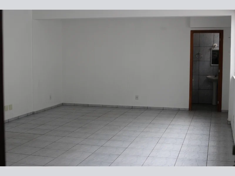 Foto 2 de 8: Comercial em leilão em Porto Alegre - RS, bairro Teresópolis — Sala - Porto Alegre - RS