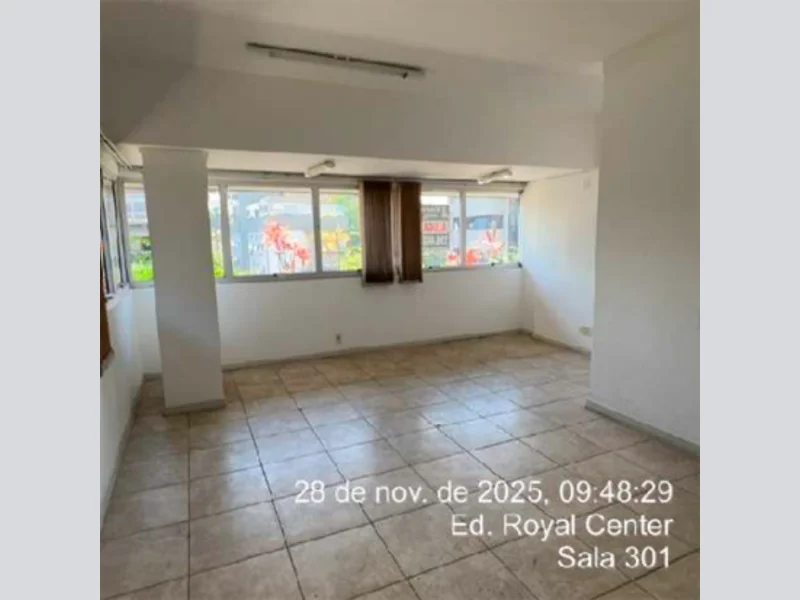 Foto 4 de 7: Comercial em leilão em Porto Alegre - RS, bairro Higienópolis — Sala - Porto Alegre - RS