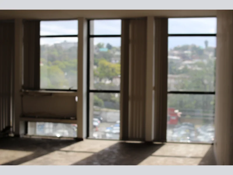 Foto 1 de 8: Comercial em leilão em Porto Alegre - RS, bairro Teresópolis — Sala - Porto Alegre - RS