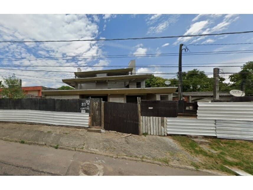 Casa em leilão em Porto Alegre - RS — Casa à venda em leilão