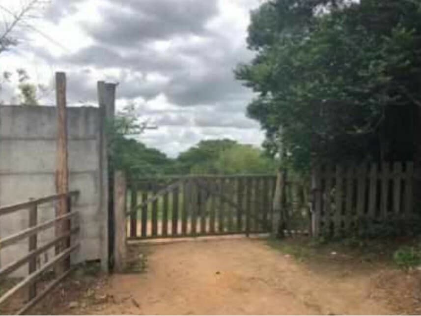Terreno em leilão em Viamão - RS — Terreno c/benfeitorias à venda em leilão