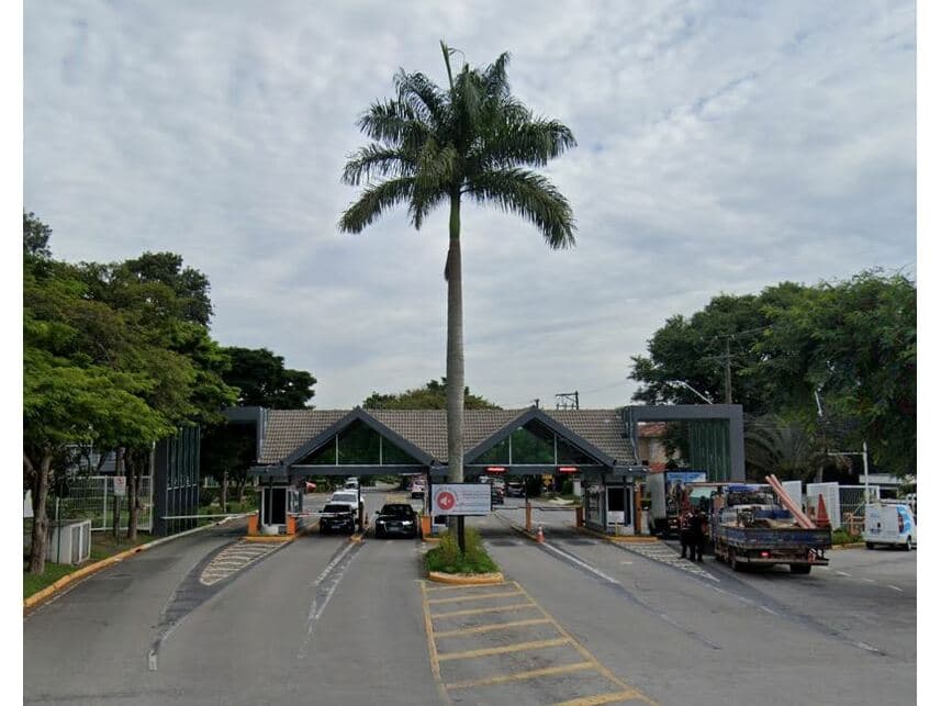 Casa em leilão em Cotia - SP — Casa à venda em leilão