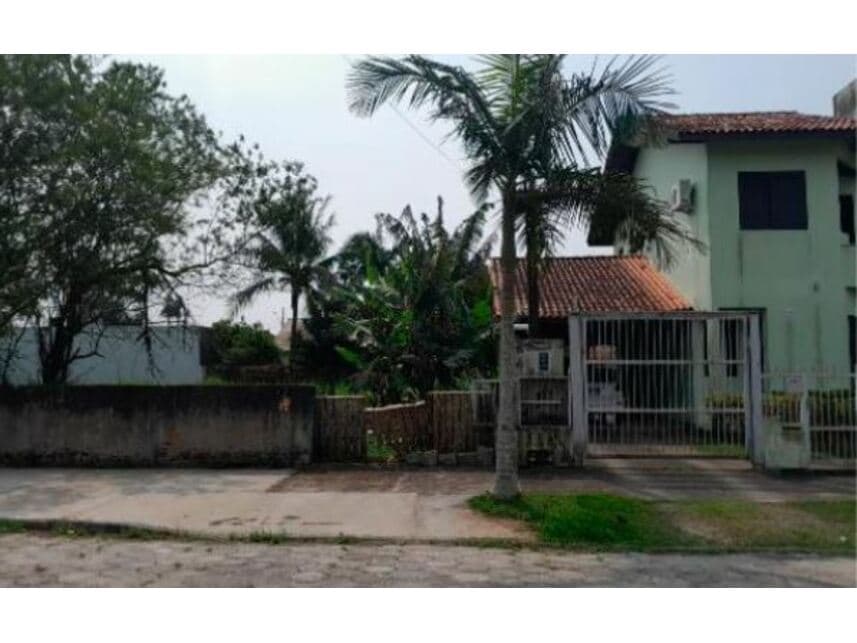 Casa em leilão em Florianópolis - SC — Casa à venda em leilão