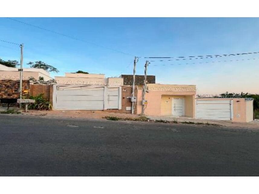 Casa em leilão em Aparecida De Goiânia - GO — Casa à venda em leilão