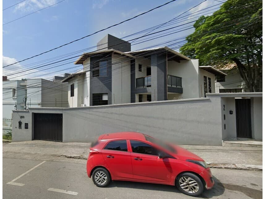 Casa em leilão em Betim - MG — Casa à venda em leilão