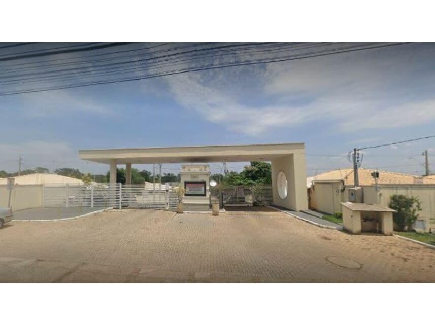 Casa em leilão em Goiânia - GO — Casa à venda em leilão