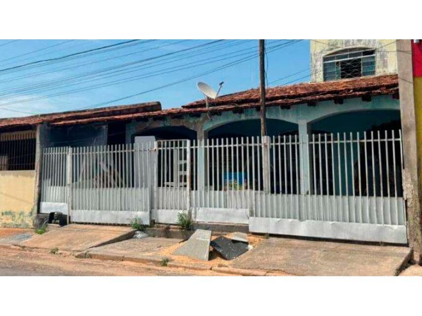 Casa em leilão em Cuiabá - MT — Casa à venda em leilão