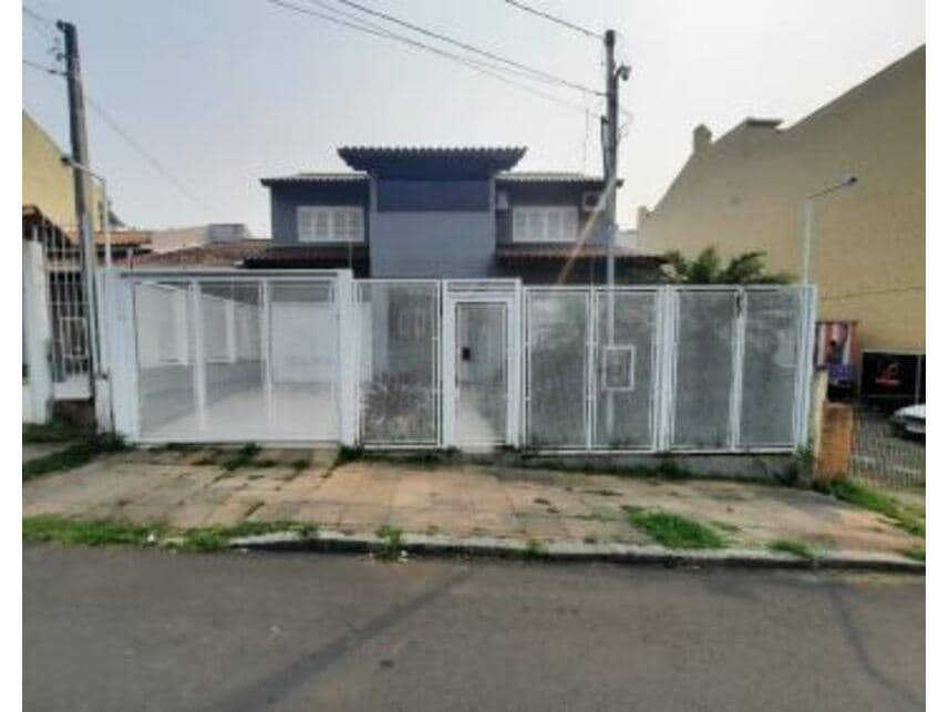 Casa em leilão em Porto Alegre - RS — Casa à venda em leilão