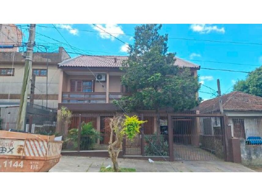 Casa em leilão em Porto Alegre - RS — Casa à venda em leilão