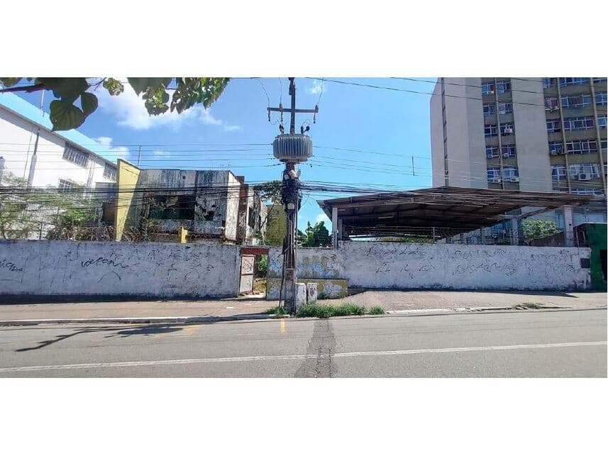 Terreno em leilão em São Luís - MA — Terreno c/benfeitorias à venda em leilão