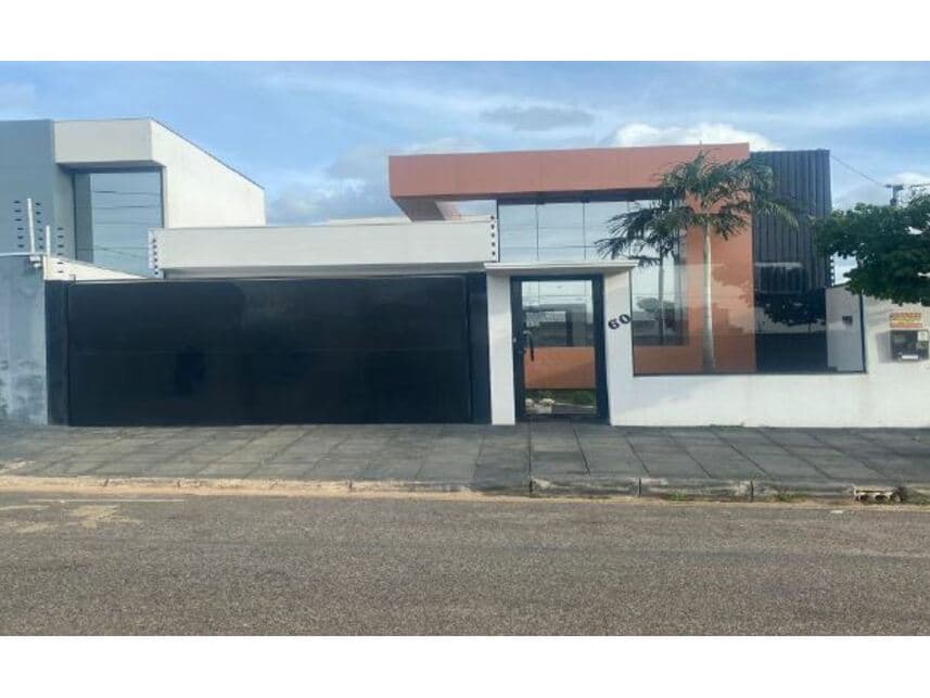 Casa em leilão em Primavera Do Leste - MT — Casa à venda em leilão