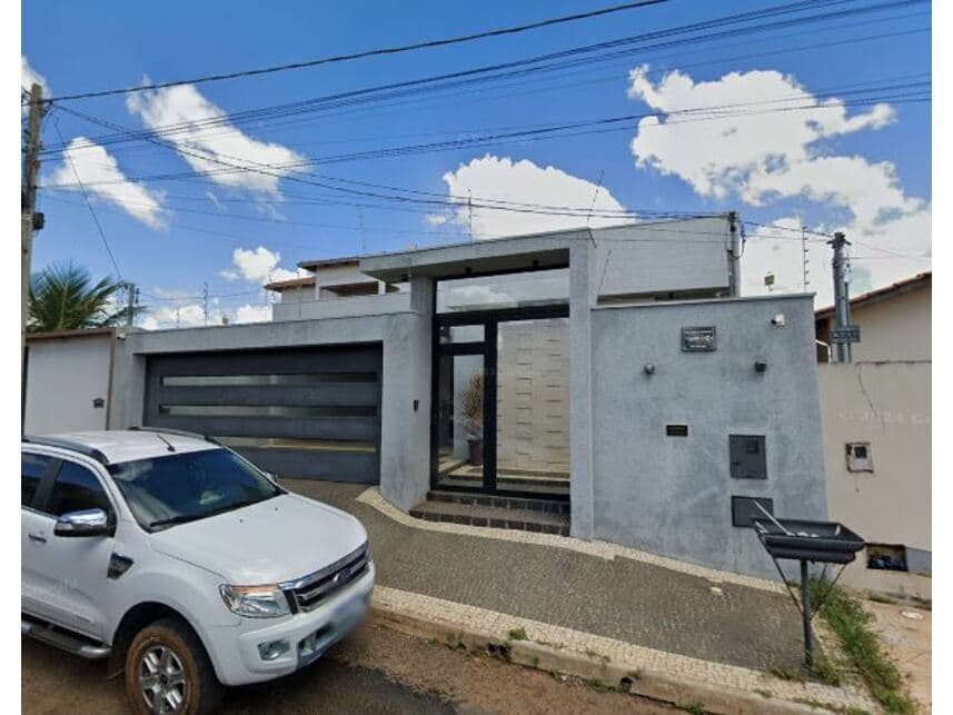 Casa em leilão em Silvânia - GO — Casa à venda em leilão