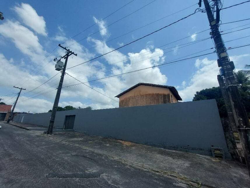 Casa em leilão em Camaçari - BA — Casa à venda em leilão