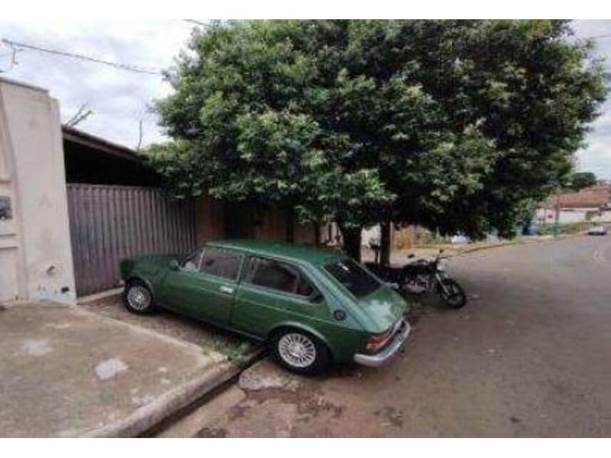 Casa em leilão em Ituiutaba - MG — Casa à venda em leilão