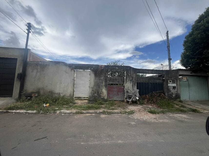 Casa em leilão em Goiânia - GO — Casa à venda em leilão