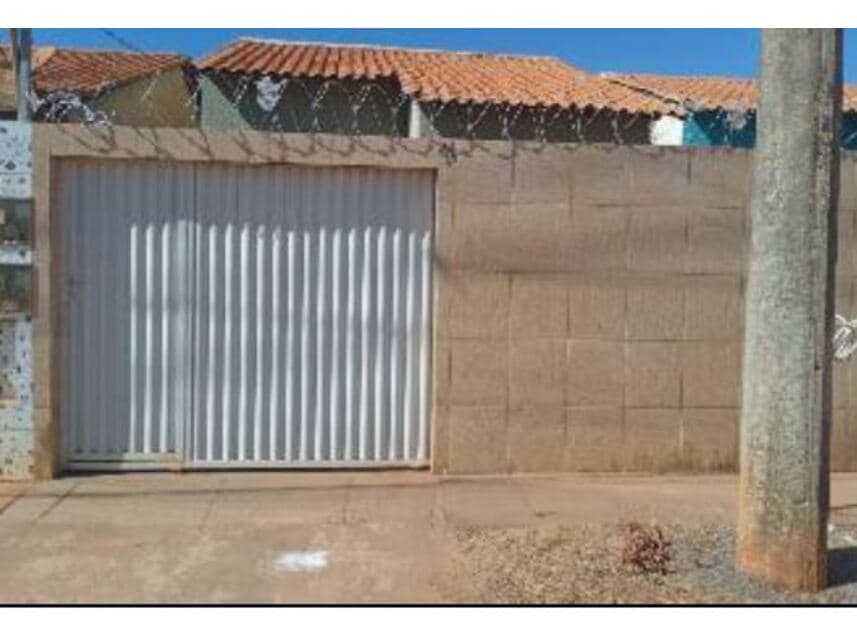 Casa em leilão em Buritis - MG — Casa à venda em leilão