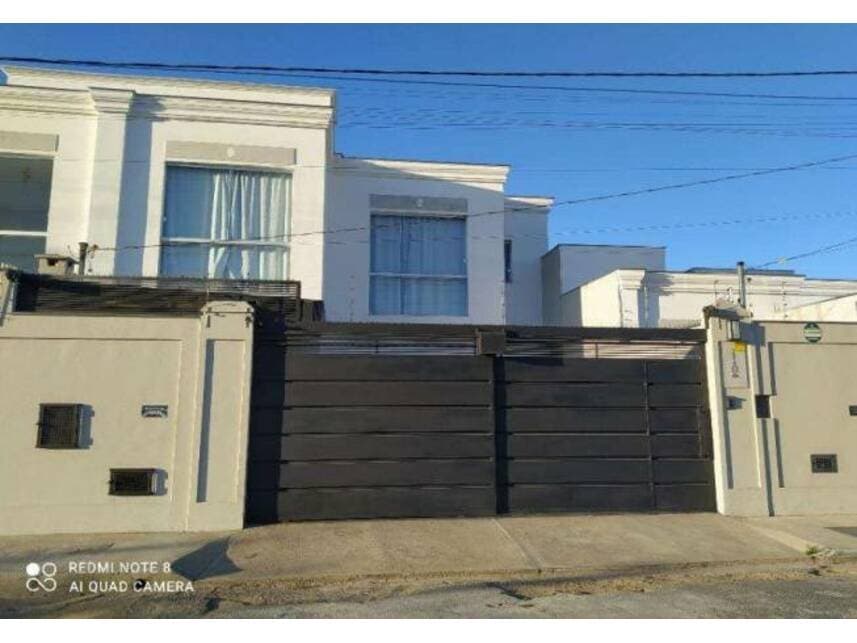 Casa em leilão em Sete Lagoas - MG — Casa à venda em leilão