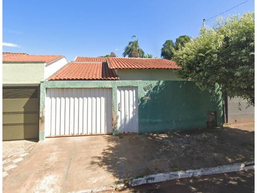 Casa em leilão em Iturama - MG — Casa à venda em leilão