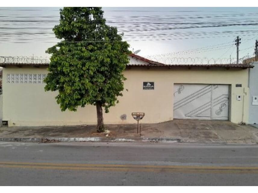 Casa em leilão em Goiânia - GO — Casa à venda em leilão