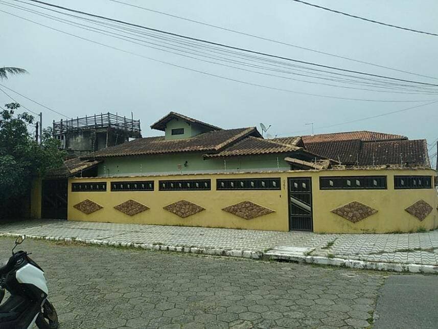 Casa em leilão em Praia Grande - SP — Casa à venda em leilão