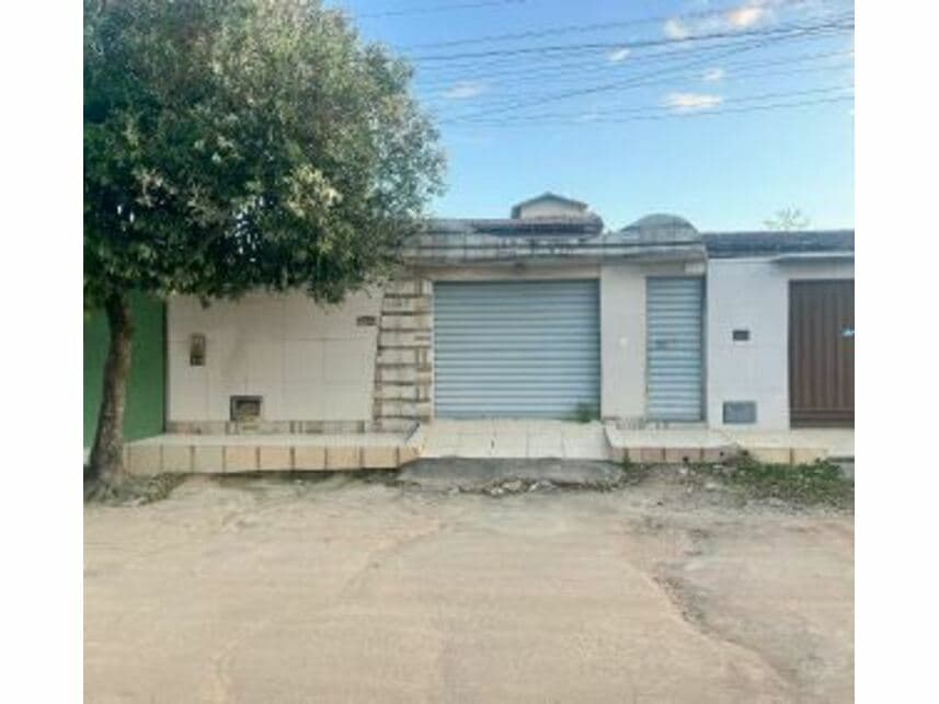 Casa em leilão em Eunápolis - BA — Casa à venda em leilão