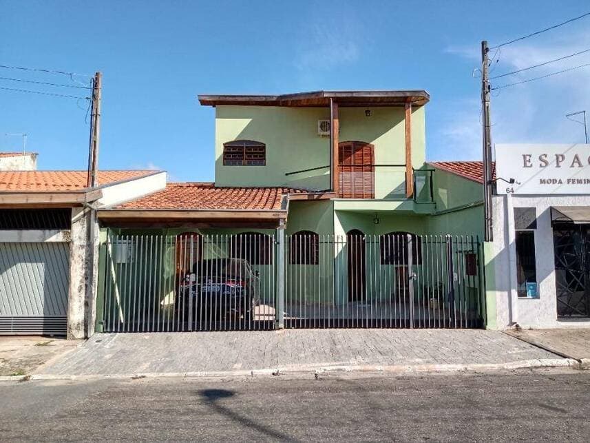 Casa em leilão em Caçapava - SP — Casa à venda em leilão