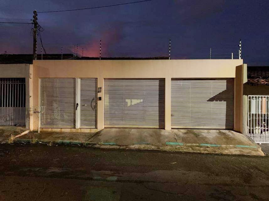 Casa em leilão em Várzea Grande - MT — Casa à venda em leilão