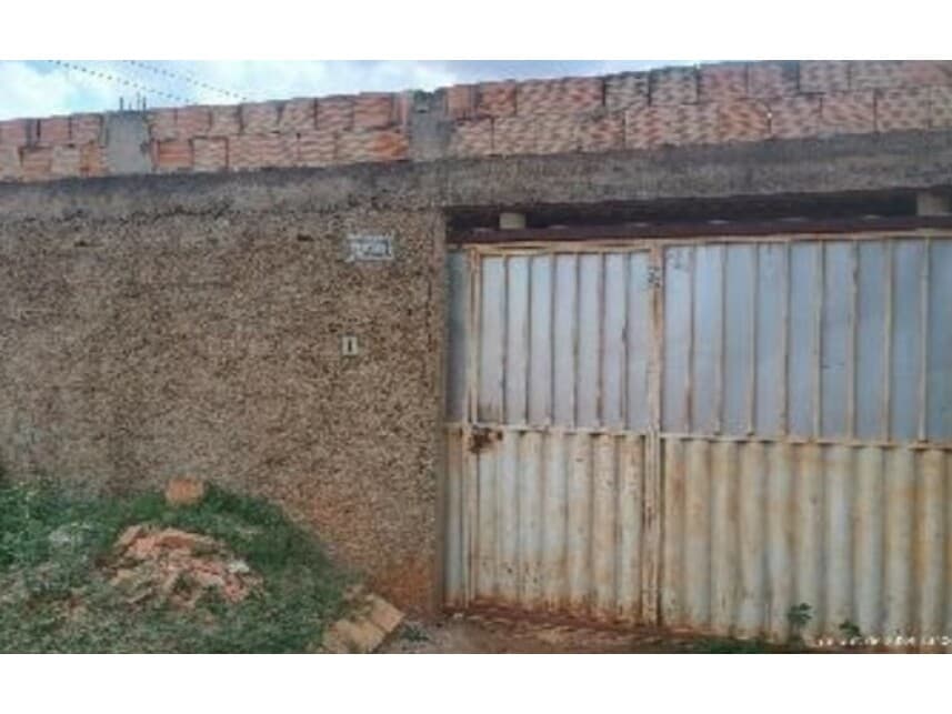 Casa em leilão em Luziânia - GO — Casa à venda em leilão