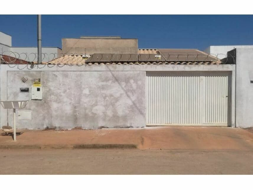 Casa em leilão em Montes Claros - MG — Casa à venda em leilão