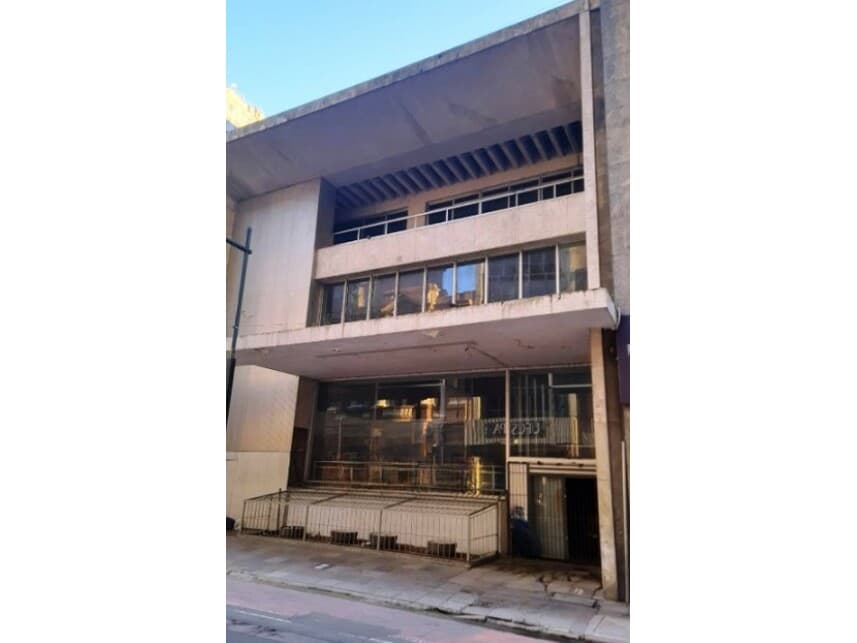 Comercial em leilão em Porto Alegre - RS — Prédio Comercial à venda em leilão