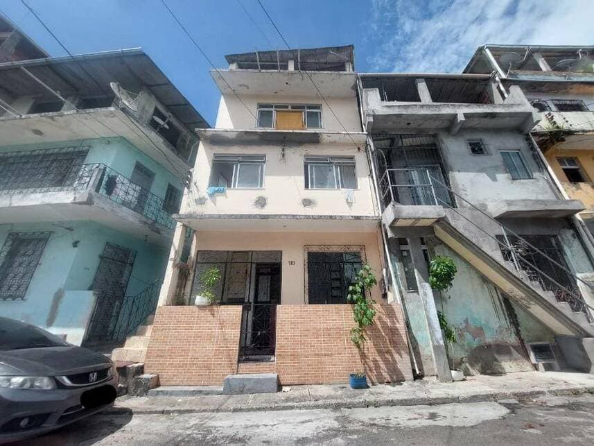 Casa em leilão em Salvador - BA — Casa à venda em leilão
