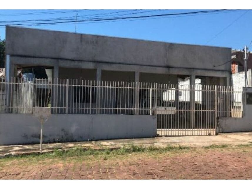 Casa em leilão em Diamantino - MT — Casa à venda em leilão