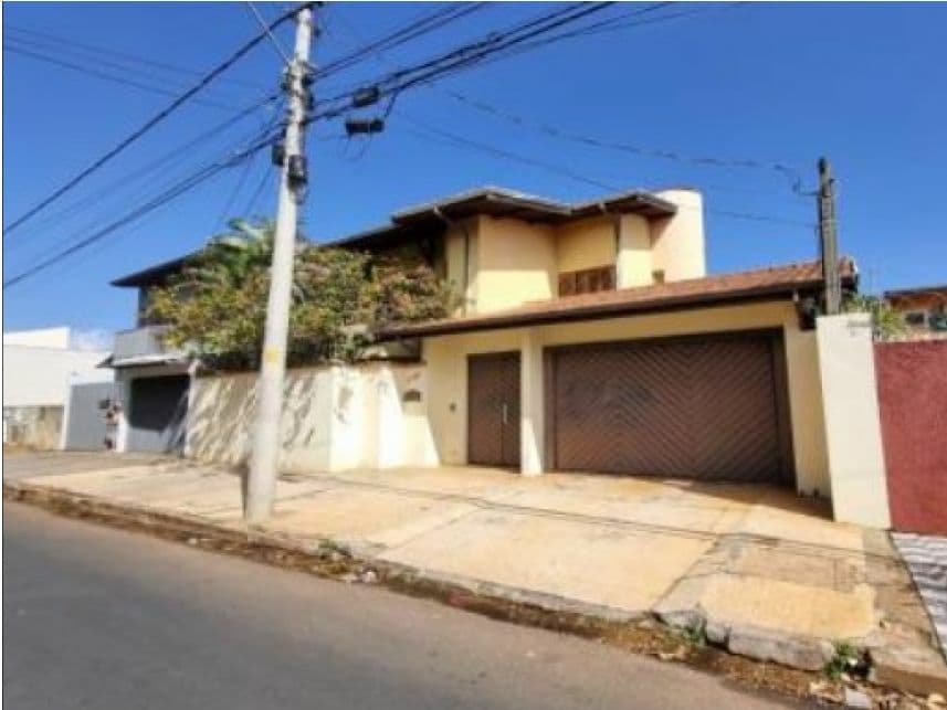 Casa em leilão em Bauru - SP — Casa à venda em leilão