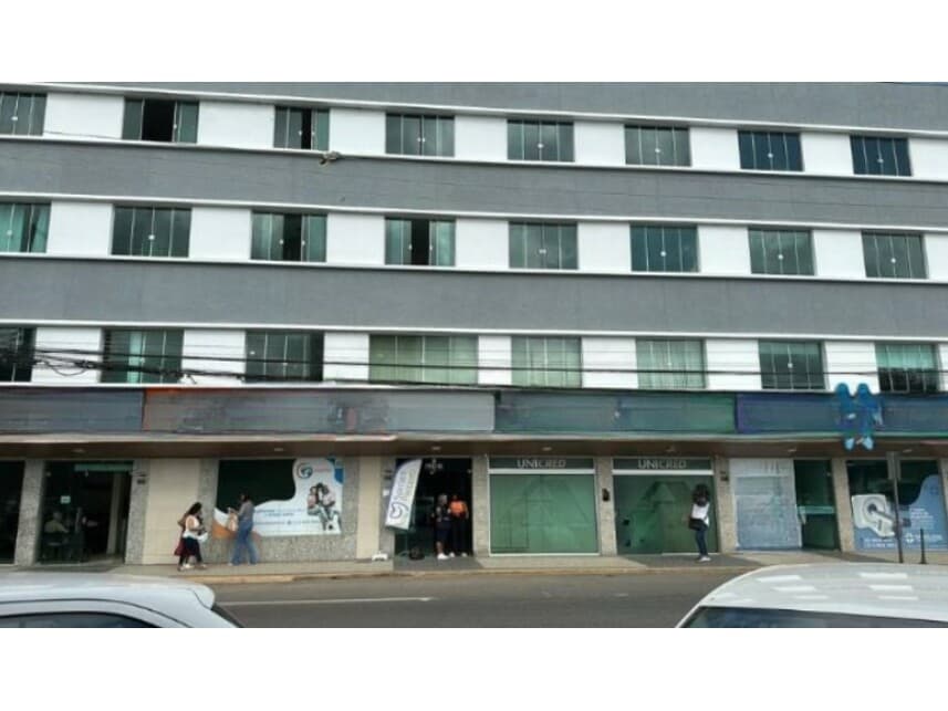Comercial em leilão em Itaperuna - RJ — Sala Comercial à venda em leilão